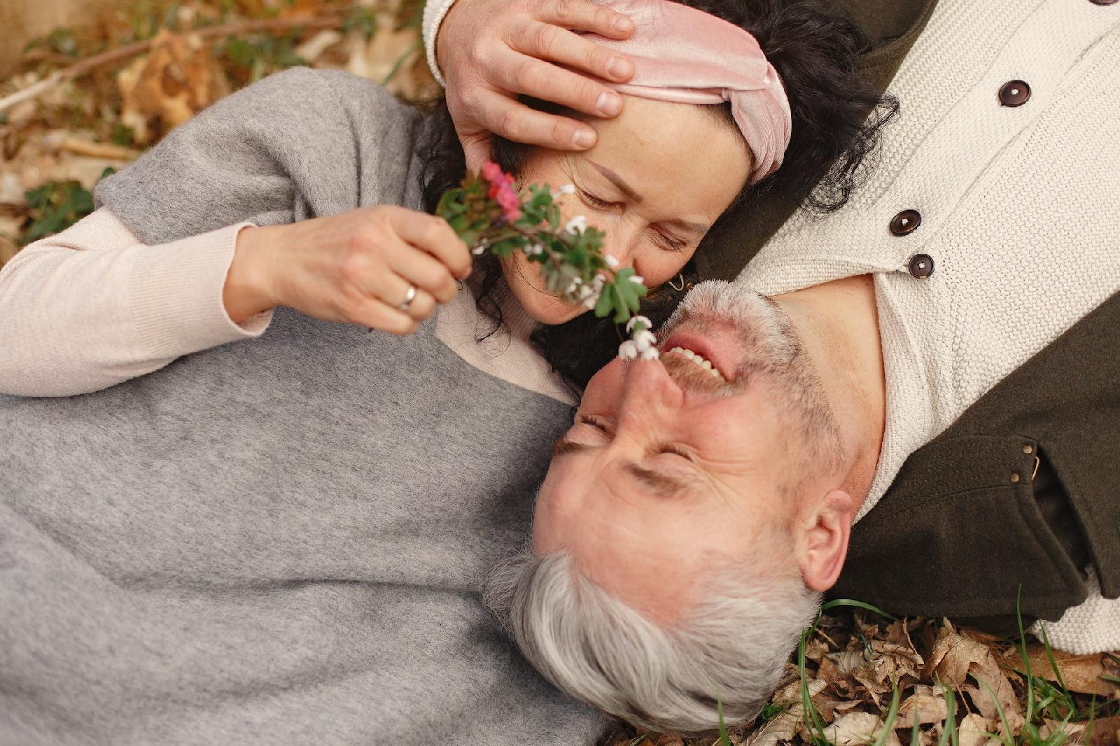 Reussir a faire des rencontres en tant que senior